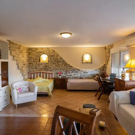 Bayview Studio Hotel *